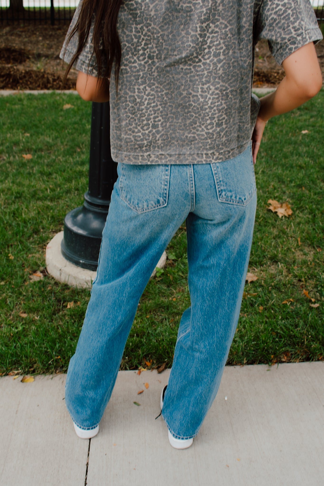 Relaxed Straight Jean | Medium Wash