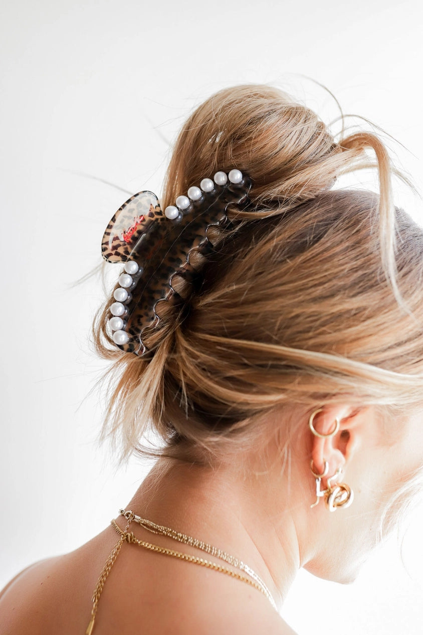 Love Is In The Hair Claw - Oversized