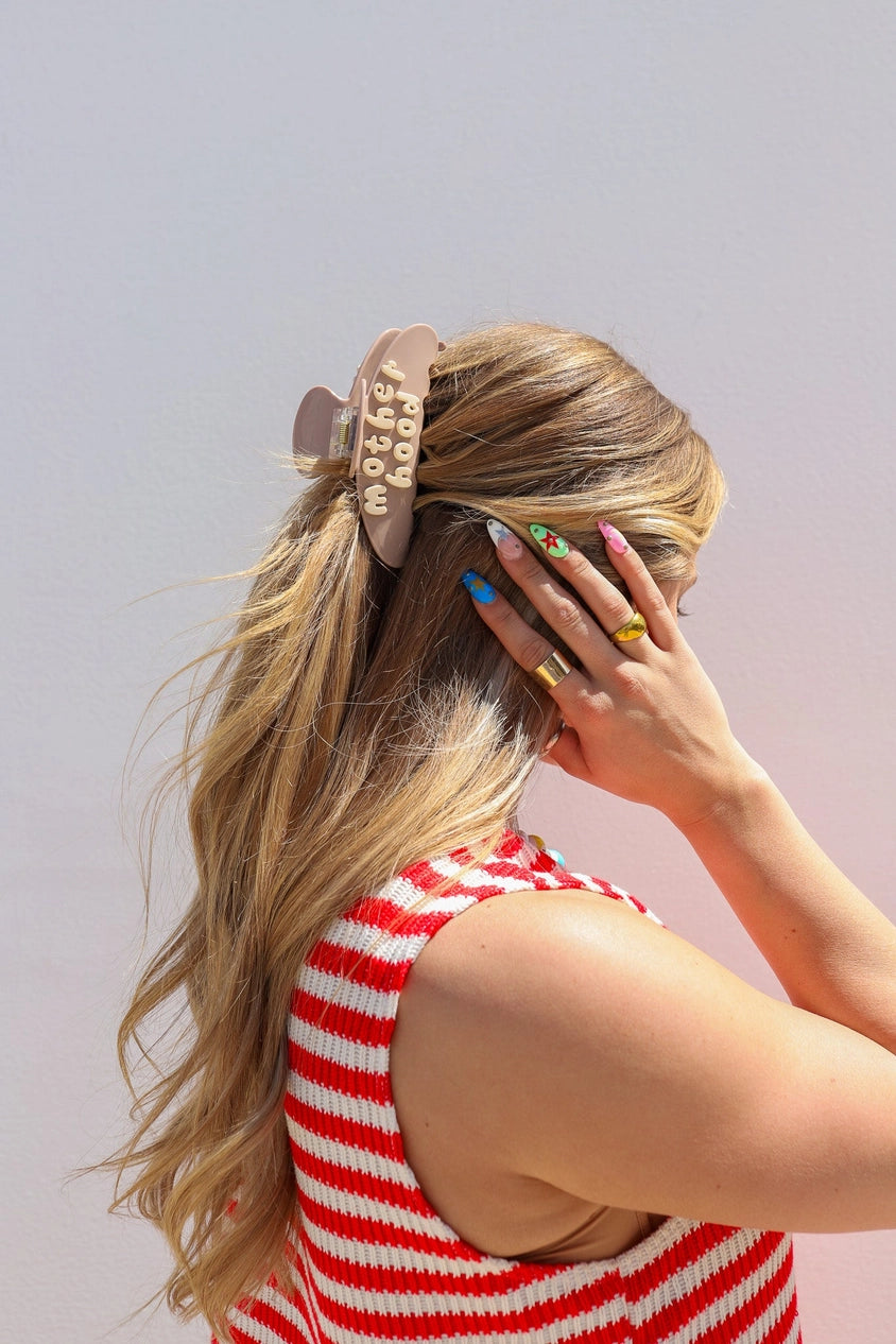 Motherhood Claw - Oversized