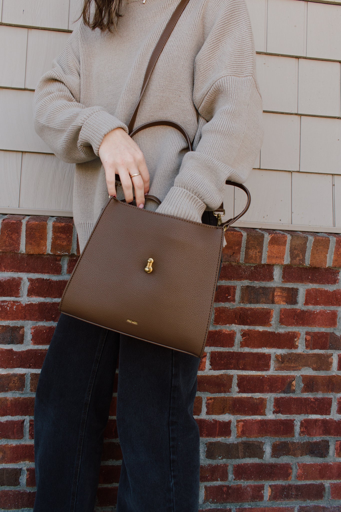 Lock Shoulder Bag | Medium Espresso