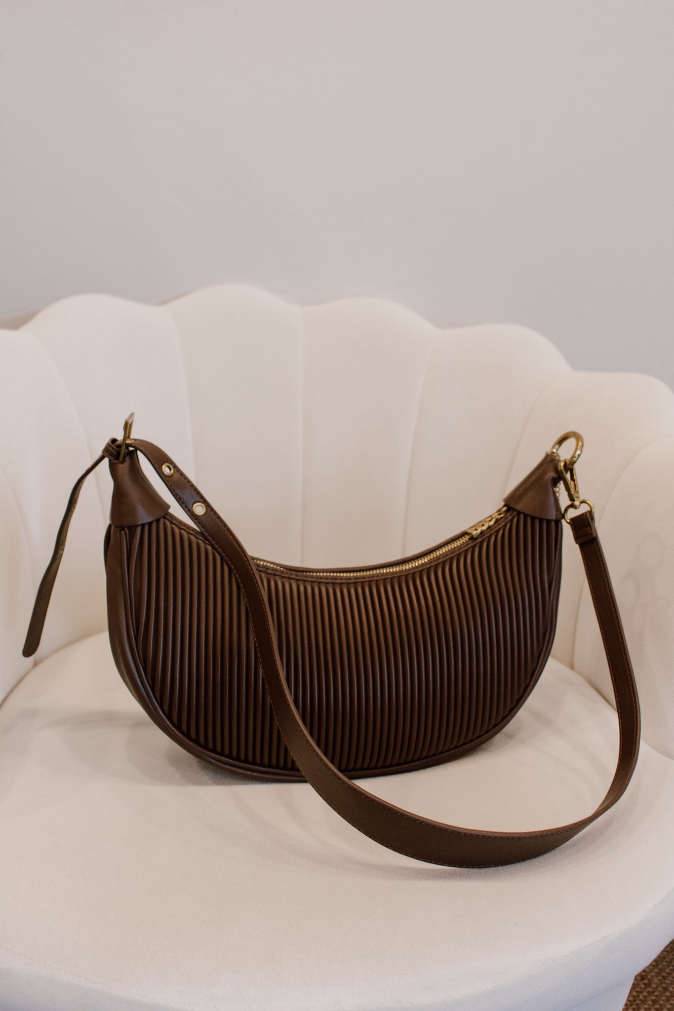 Crescent Pleated Bag | Espresso